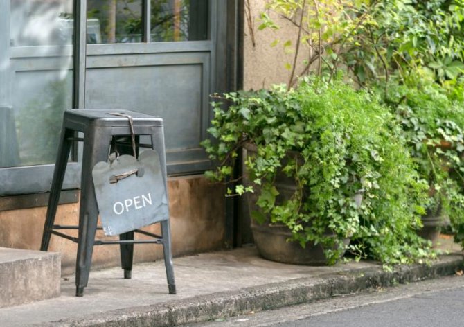 新橋駅周辺で開業するメリットと注意点の写真