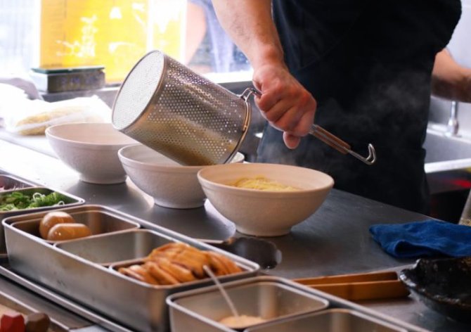 ラーメン屋の開業を目指す方へ、必要な資金や資格、使える補助金・助成金、開業までの流れ、成功のポイントや物件探しのコツも紹介します。理想のラーメン屋を実現するための参考にしてください。