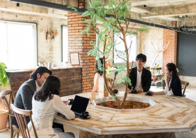 梅田駅周辺で開業するメリットと注意点の写真