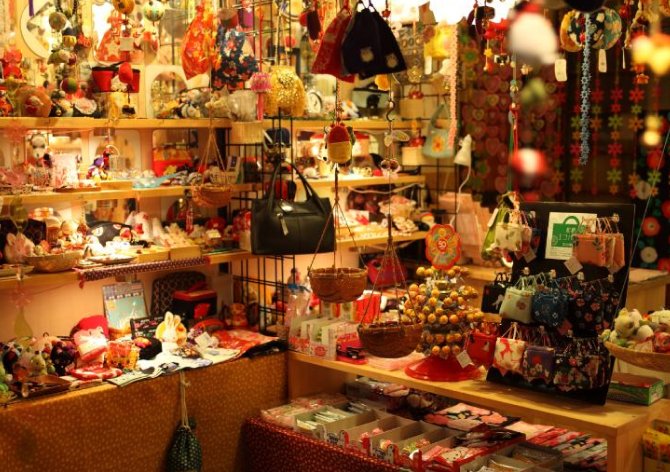 雑貨屋の開業には、店舗コンセプトや仕入れ方法、立地選びなど、しっかりとした準備が欠かせません。本記事では、開業までの流れや必要な資金、成功のコツ、物件探しのポイントなどを分かりやすく解説します。